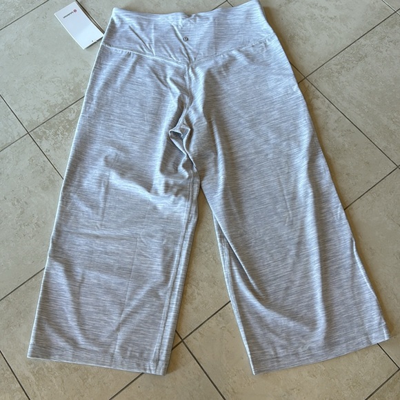 Lululemon Align HR Wide leg crop 23” sz 12 NWT - Picture 3 of 5